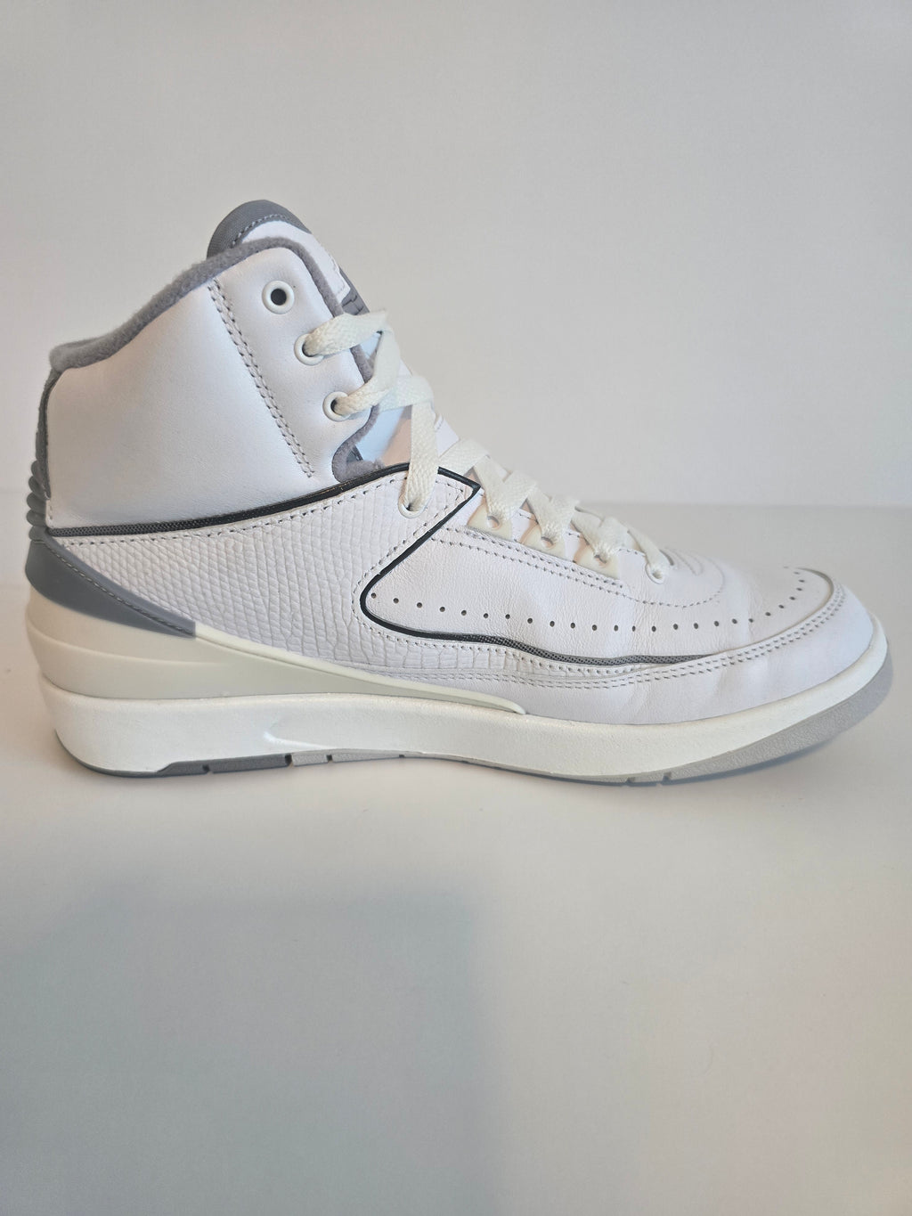 Air Jordan 2 Retro White Cement Grey (Men’s Size 8) New w/ Box