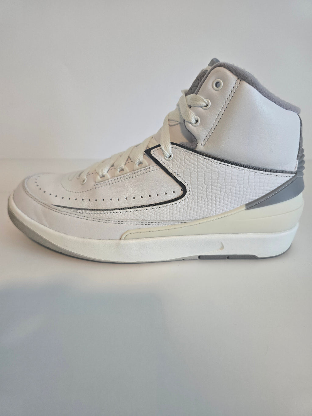 Air Jordan 2 Retro White Cement Grey (Men’s Size 8) New w/ Box